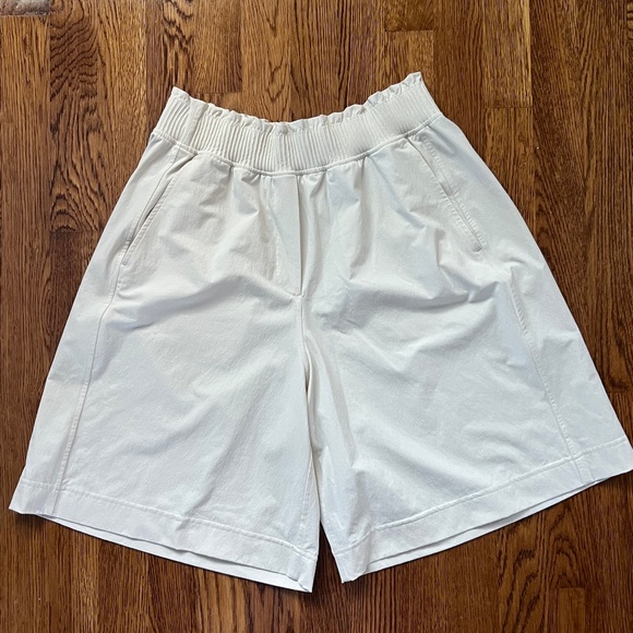 Lululemon Stretch Woven Ruffle-Waist High-Rise Short 9" - Picture 2 of 14